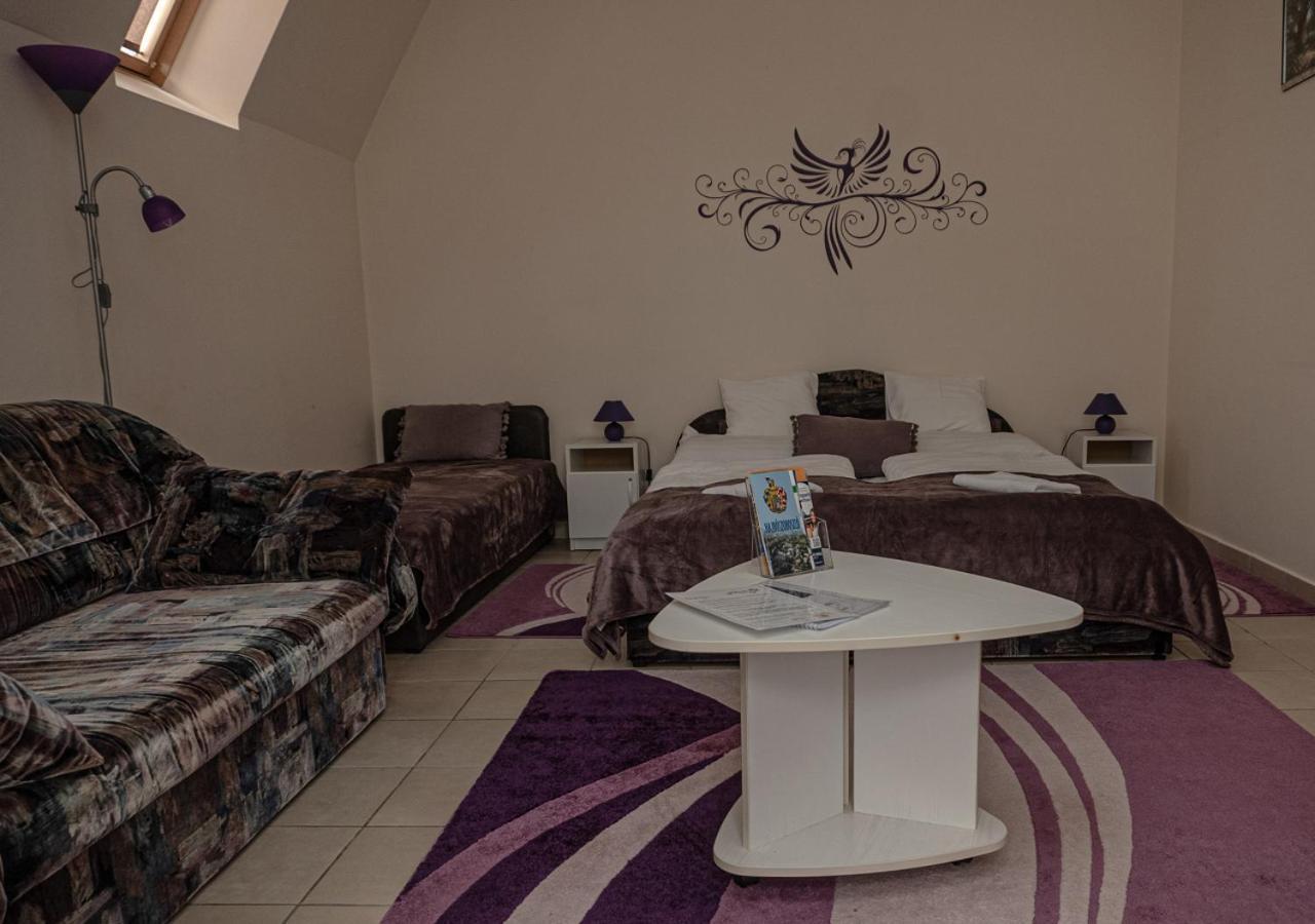Quelle Villa Hajdúszoboszló Exteriör bild