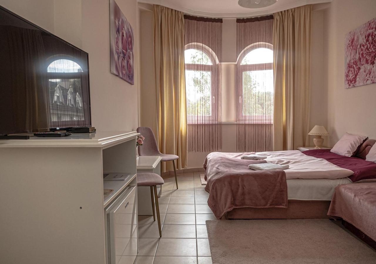Quelle Villa Hajdúszoboszló Exteriör bild
