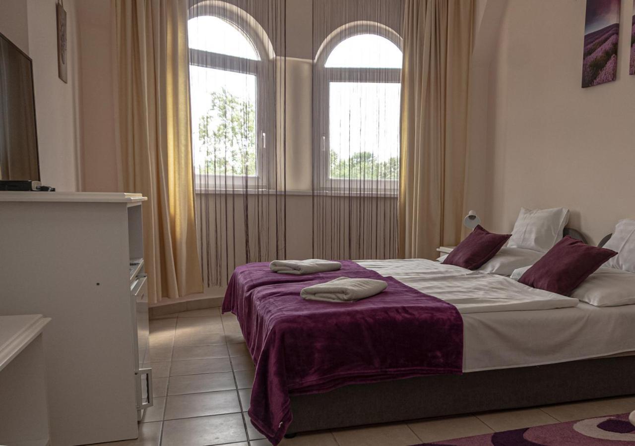 Quelle Villa Hajdúszoboszló Exteriör bild