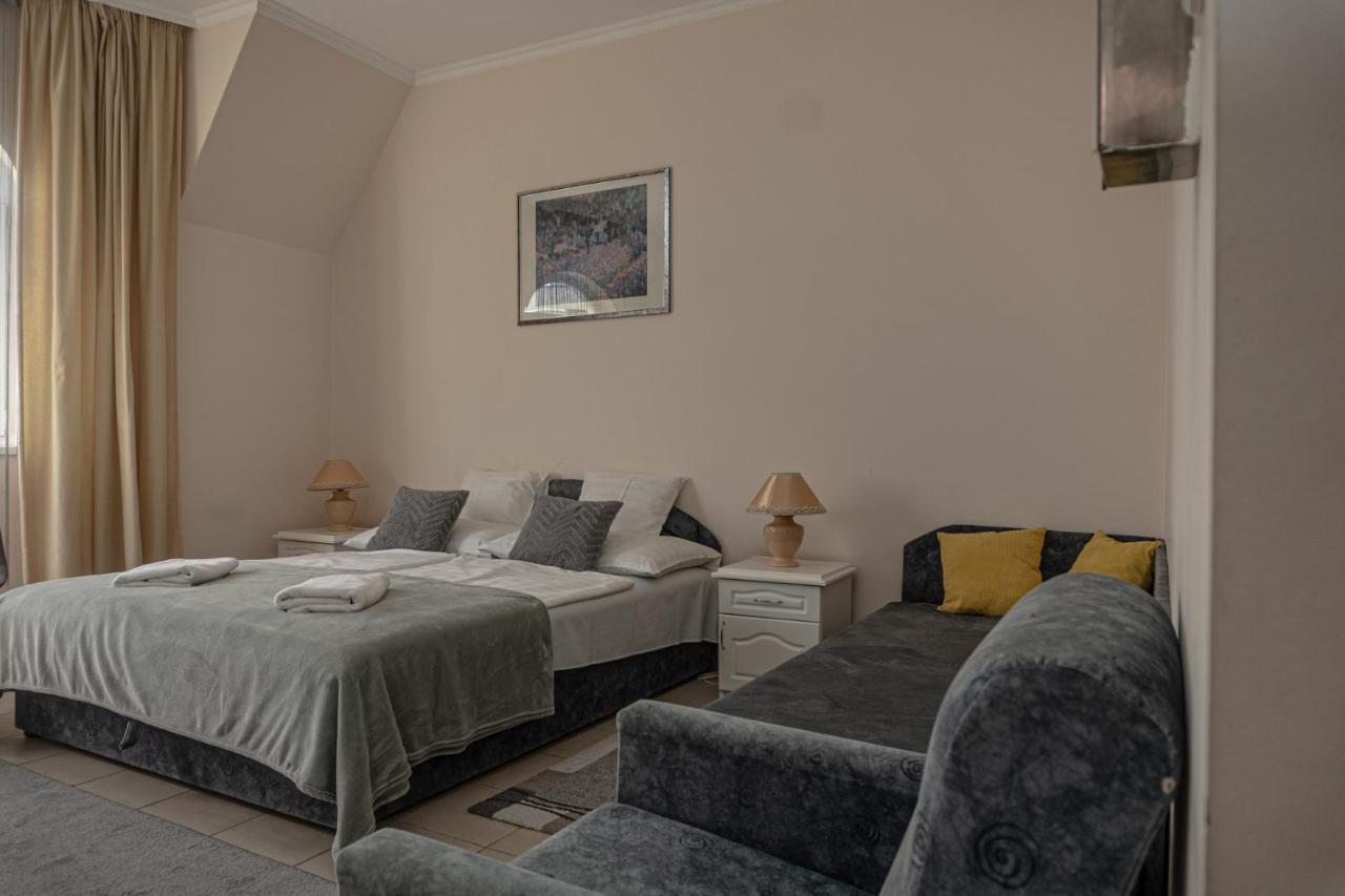 Quelle Villa Hajdúszoboszló Exteriör bild