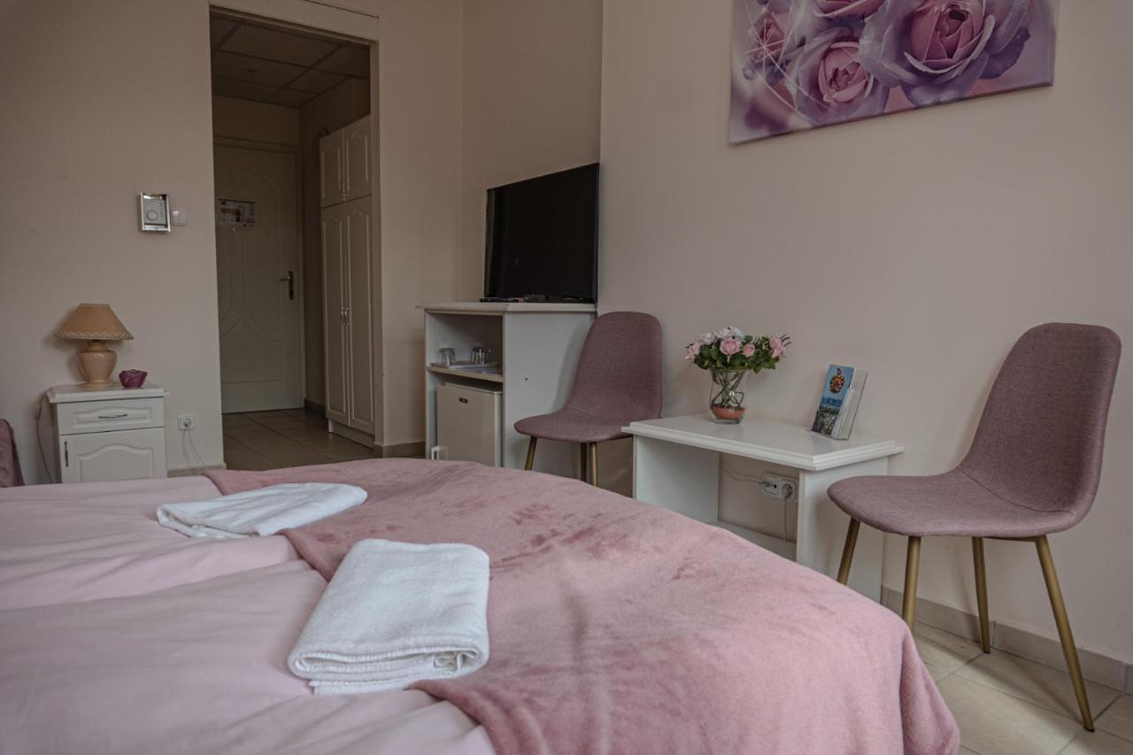 Quelle Villa Hajdúszoboszló Exteriör bild