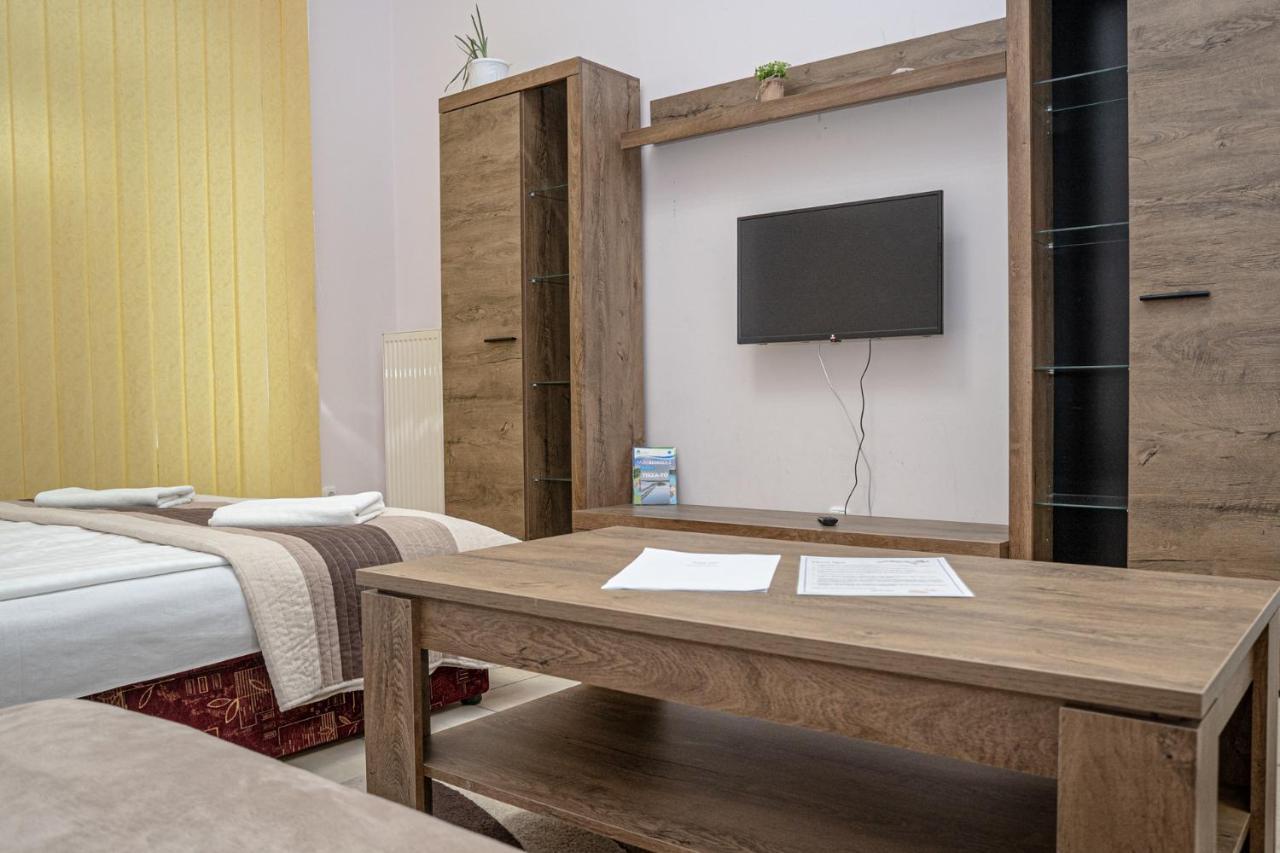 Quelle Villa Hajdúszoboszló Exteriör bild
