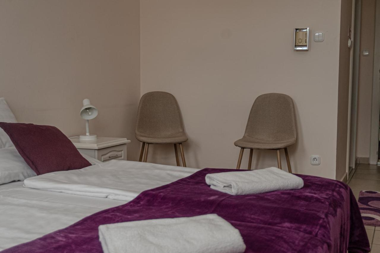 Quelle Villa Hajdúszoboszló Exteriör bild