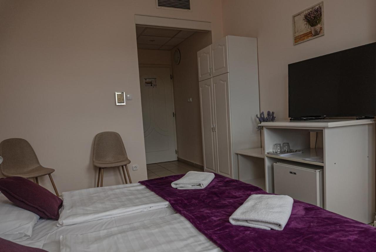 Quelle Villa Hajdúszoboszló Exteriör bild
