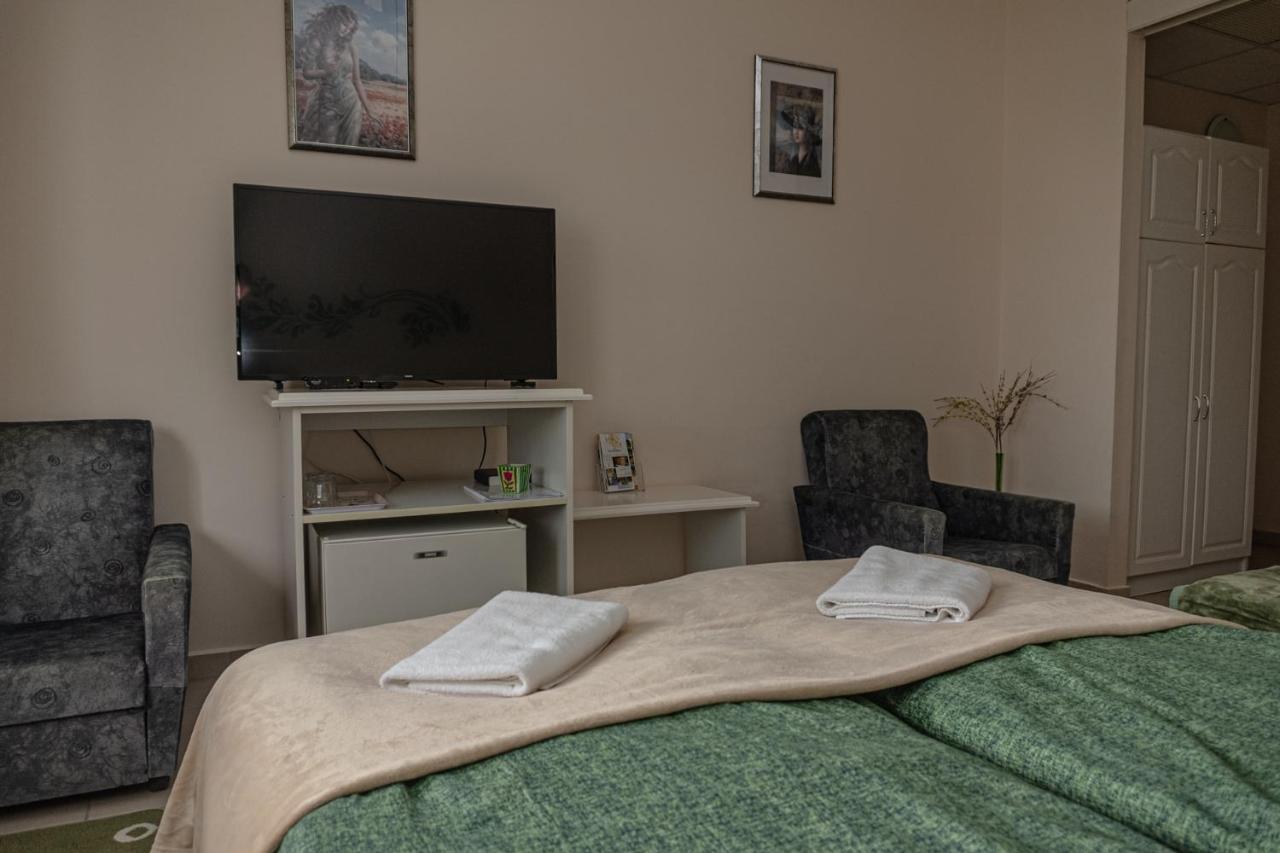 Quelle Villa Hajdúszoboszló Exteriör bild