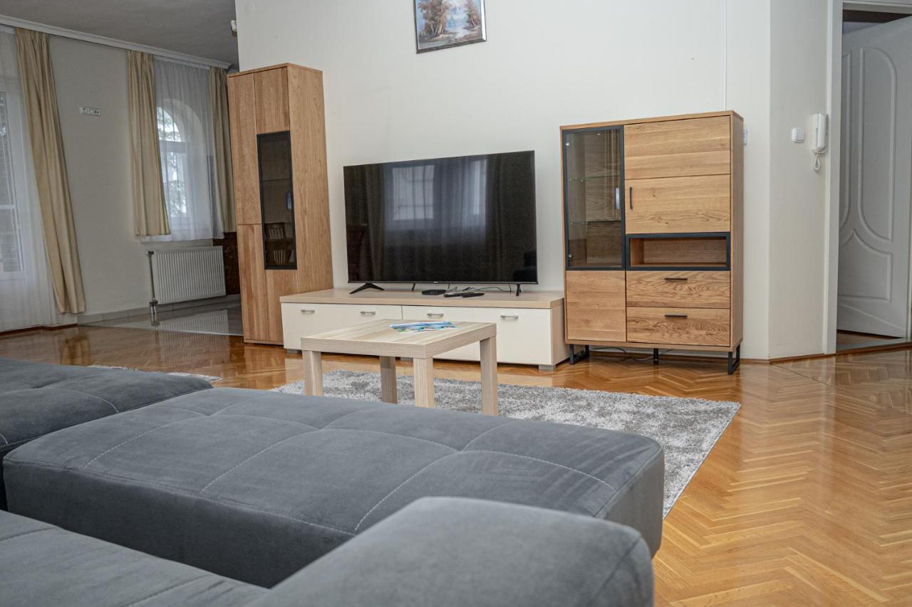 Quelle Villa Hajdúszoboszló Exteriör bild