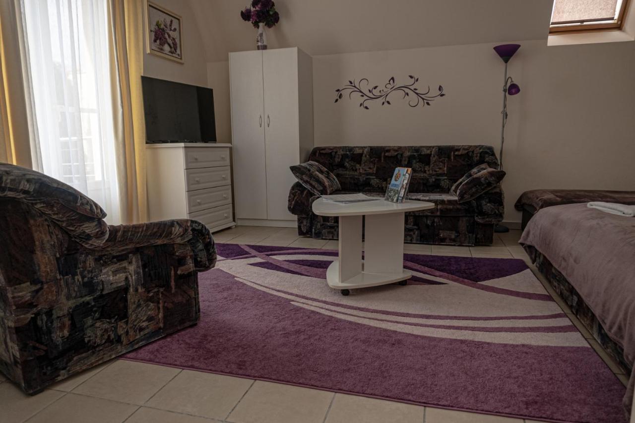 Quelle Villa Hajdúszoboszló Exteriör bild