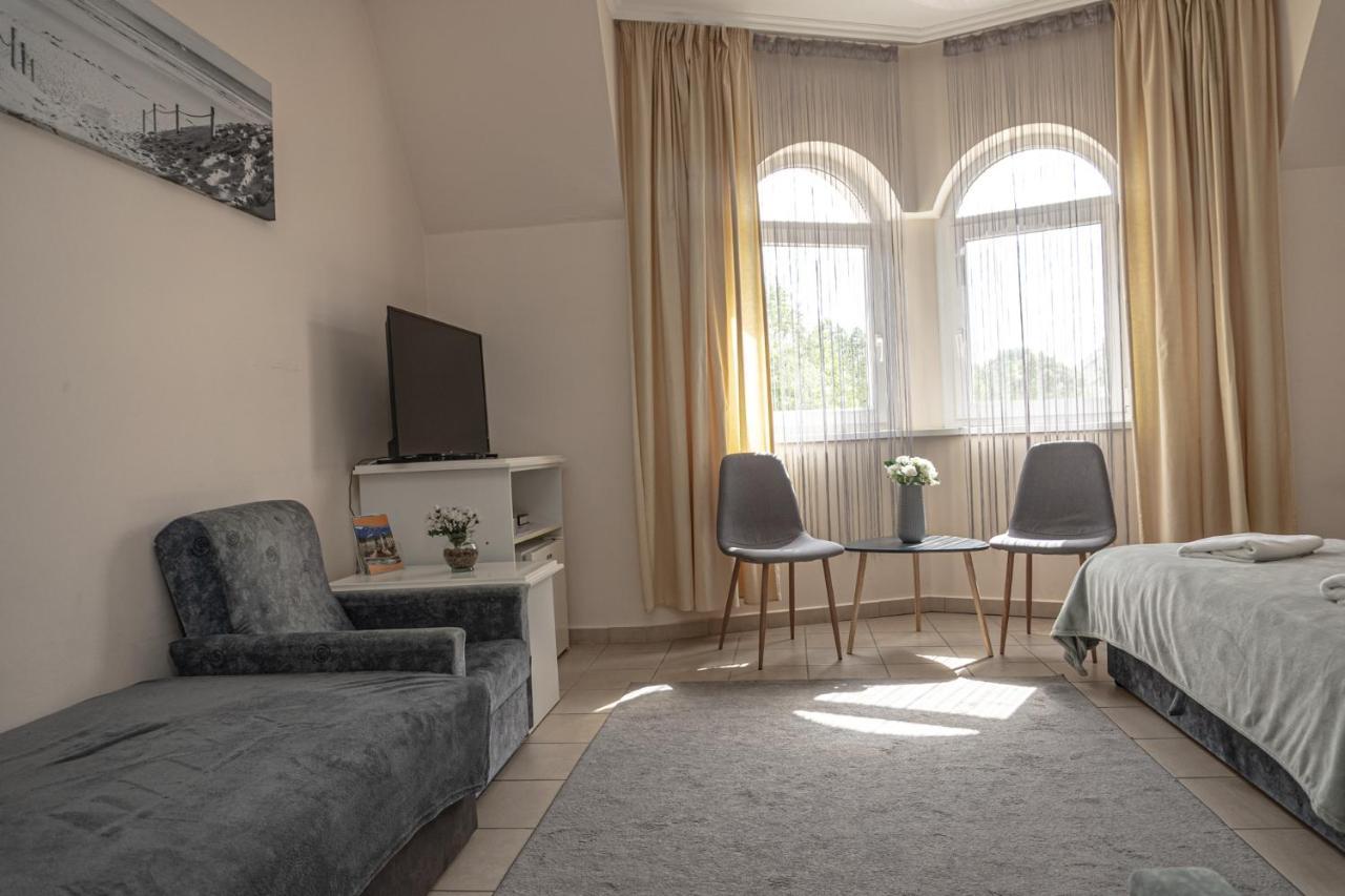 Quelle Villa Hajdúszoboszló Exteriör bild