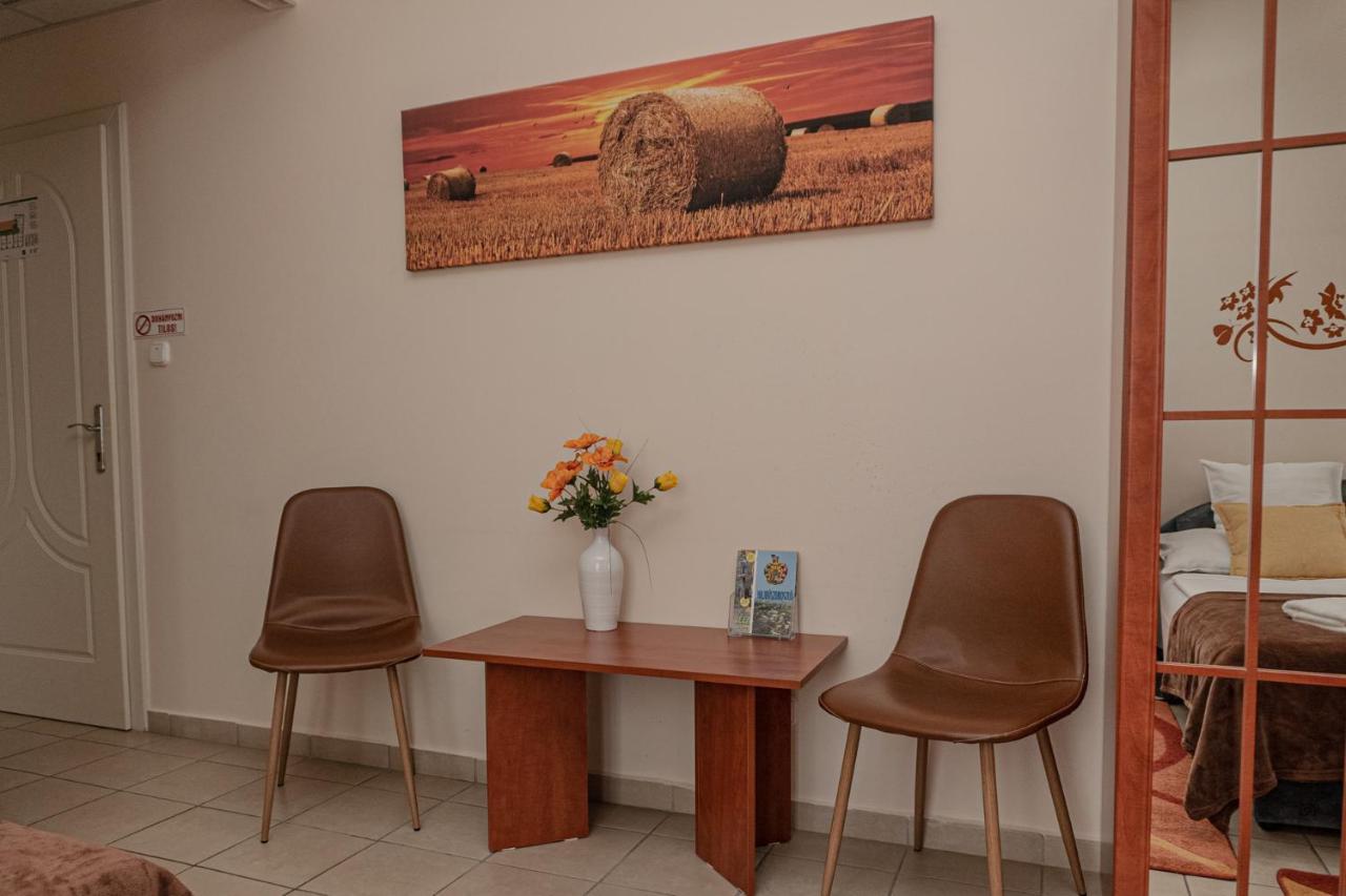Quelle Villa Hajdúszoboszló Exteriör bild